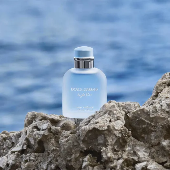 Dolce & Gabbana Light Blue Eau Intense: Fragancia fresca y veraniega